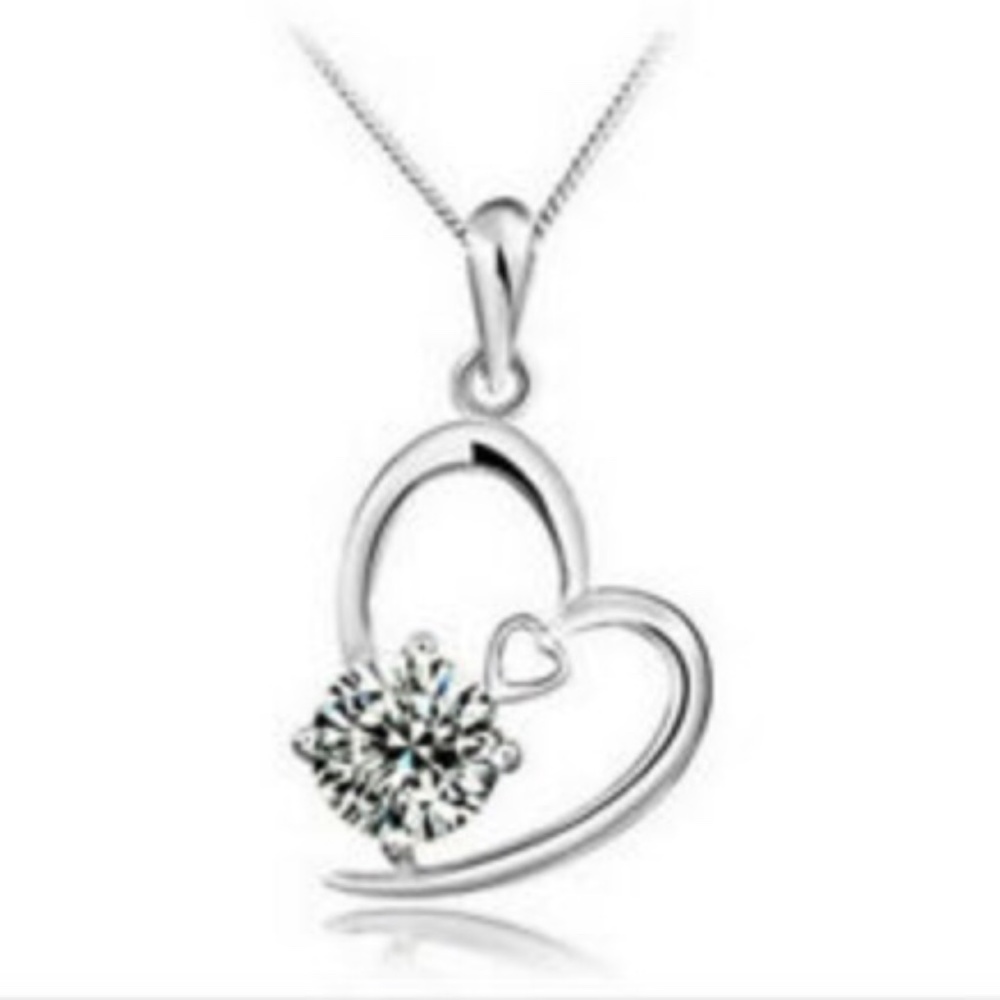 🌟NWT Heart Necklace